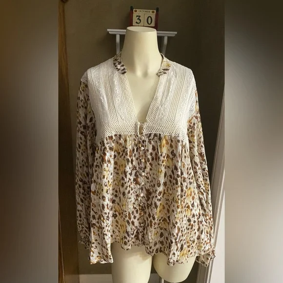 Gimmicks The Buckle Pieced Woven Lace Blouse Women’s size Small - Picture 5 of 16